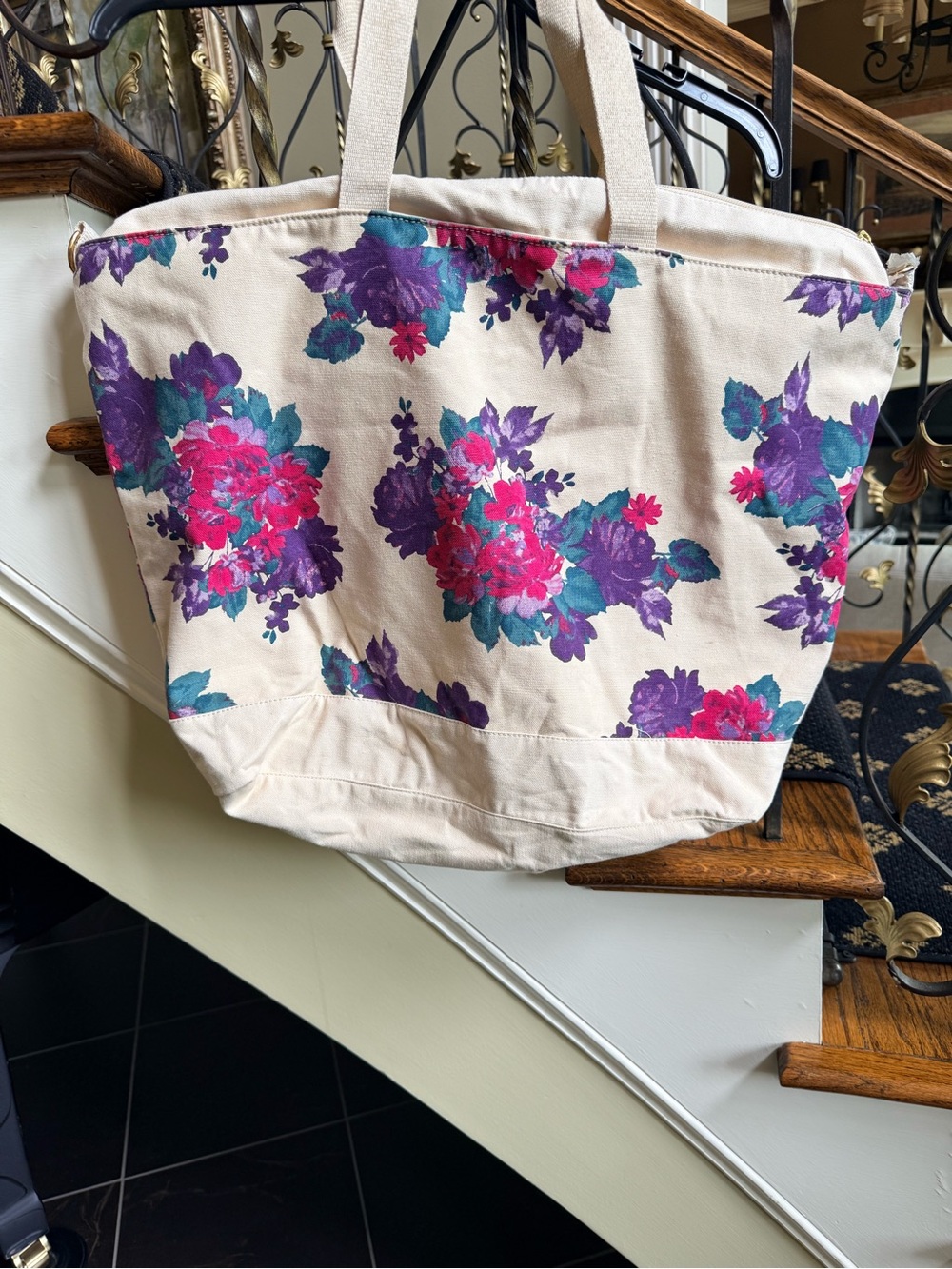 Soft Surroundings never used X Large tote w/ handle.Zip top.Beautiful pattern.